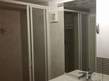 Salle de bain avec douche Appartement La Viola
